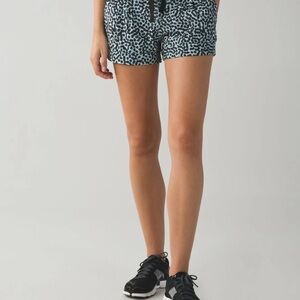 Lululemon athletica Black and Green Patterned Athletic Shorts- Like NEW